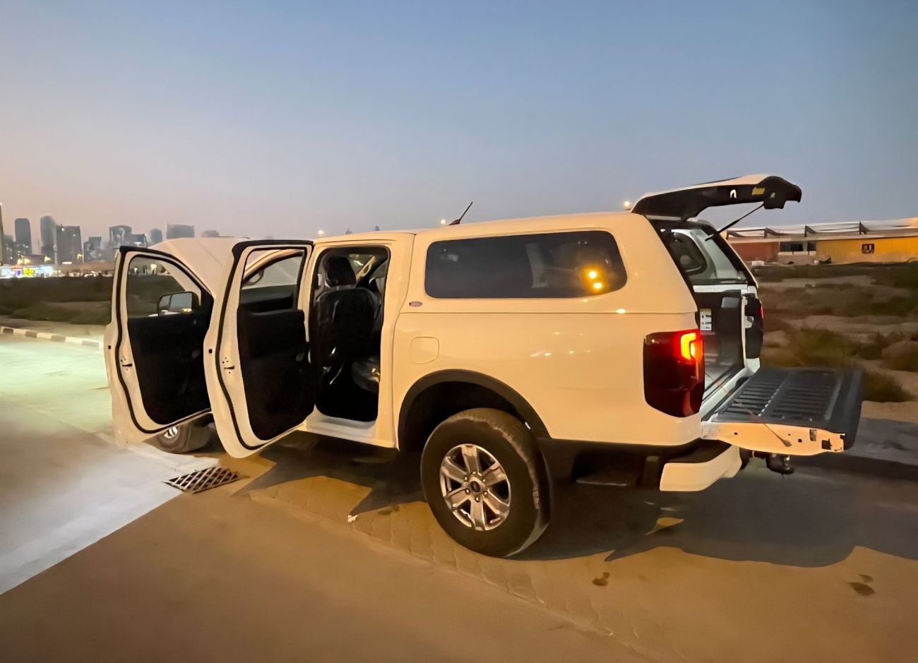 فورد رانجر XLT 2.0L Double Cabin Diesel YN2S Engine Automatic Gear 4WD 4-Cylinders 5 Seats 5 Doors