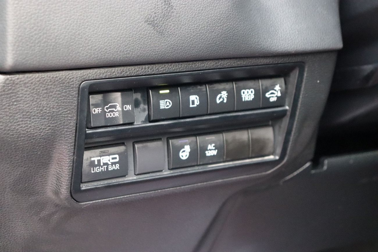 Toyota Sequoia Toyota Sequoia TRD Pro / Clean Title/ 3000KM Only / Original Paint/ 2023