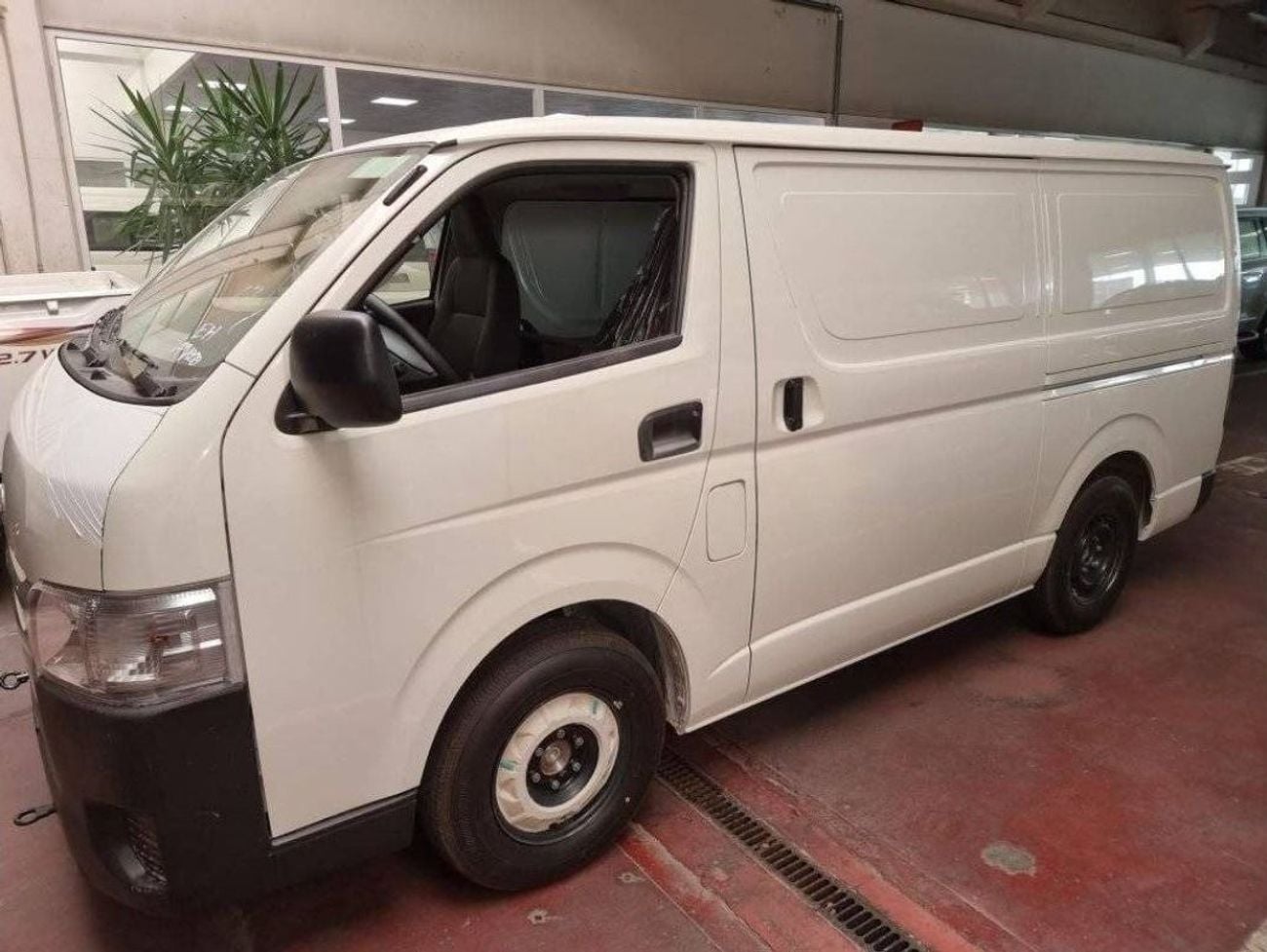 تويوتا هاياس Toyota Hiace GLS STD Roof, Panel Van, 2.5L Diesel, M/T, MY24 2.5L Diesel 2024