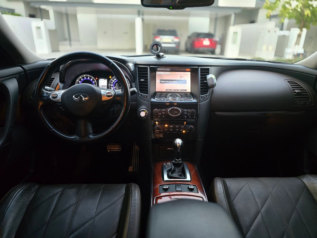 إنفينيتي QX70 3.7 L Luxury
