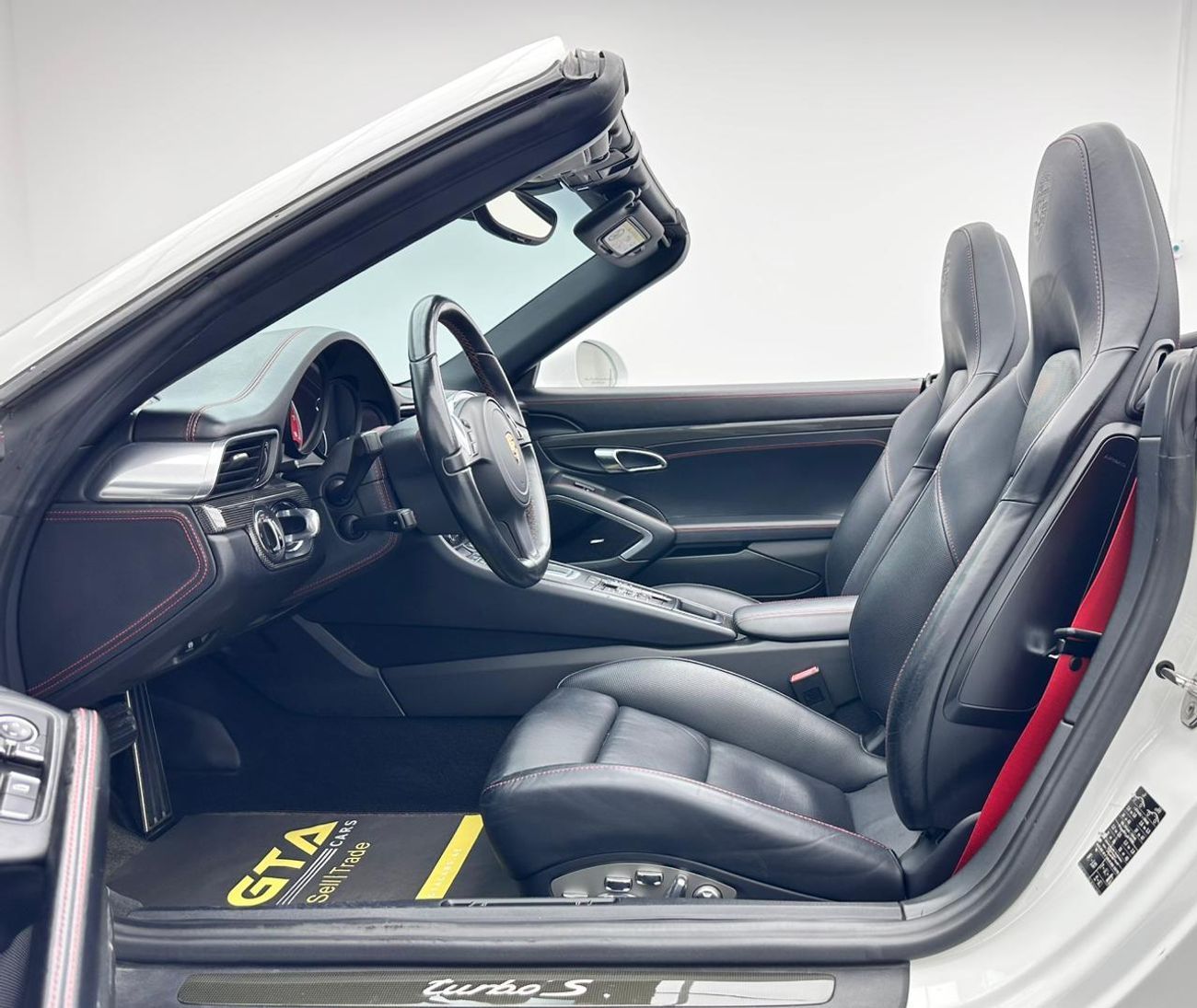 Porsche 911 Turbo S 3.8L (560 HP) Convertible 2015 Porsche 911 Turbo S, Nov/2026 Porsche Warranty, Porsche Full