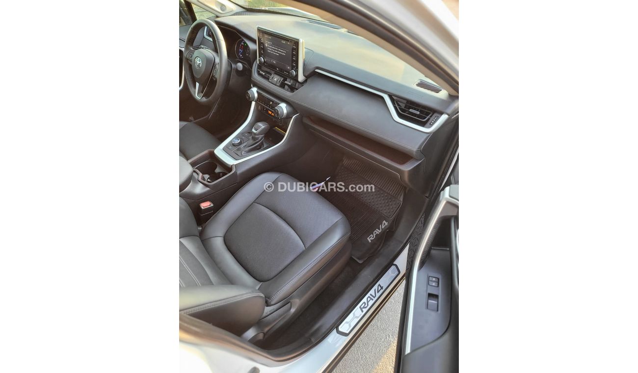 Toyota RAV4 TOYOTA RAV4 HYBRID  XLE FULL OPTIONS HYBRID