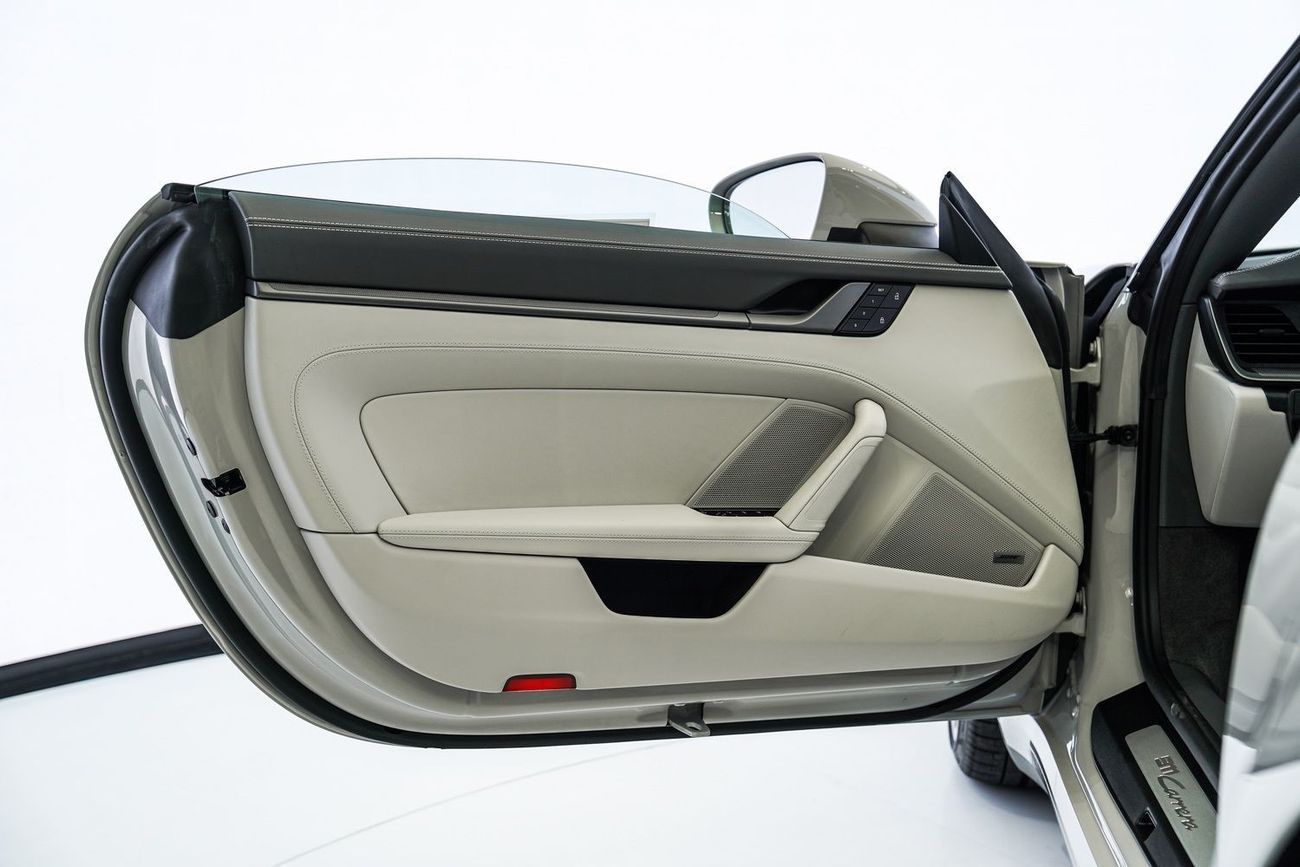 بورش 911 Carrera 3.0L (380 HP) Convertible