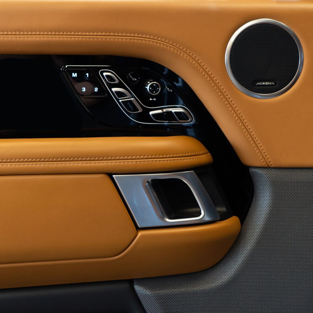 لاند روفر رينج روفر Autobiography 5.0L (510 HP) AED 3,640 pm  • 0% Downpayment • Range Rover Autobiography • 1 Year Warr