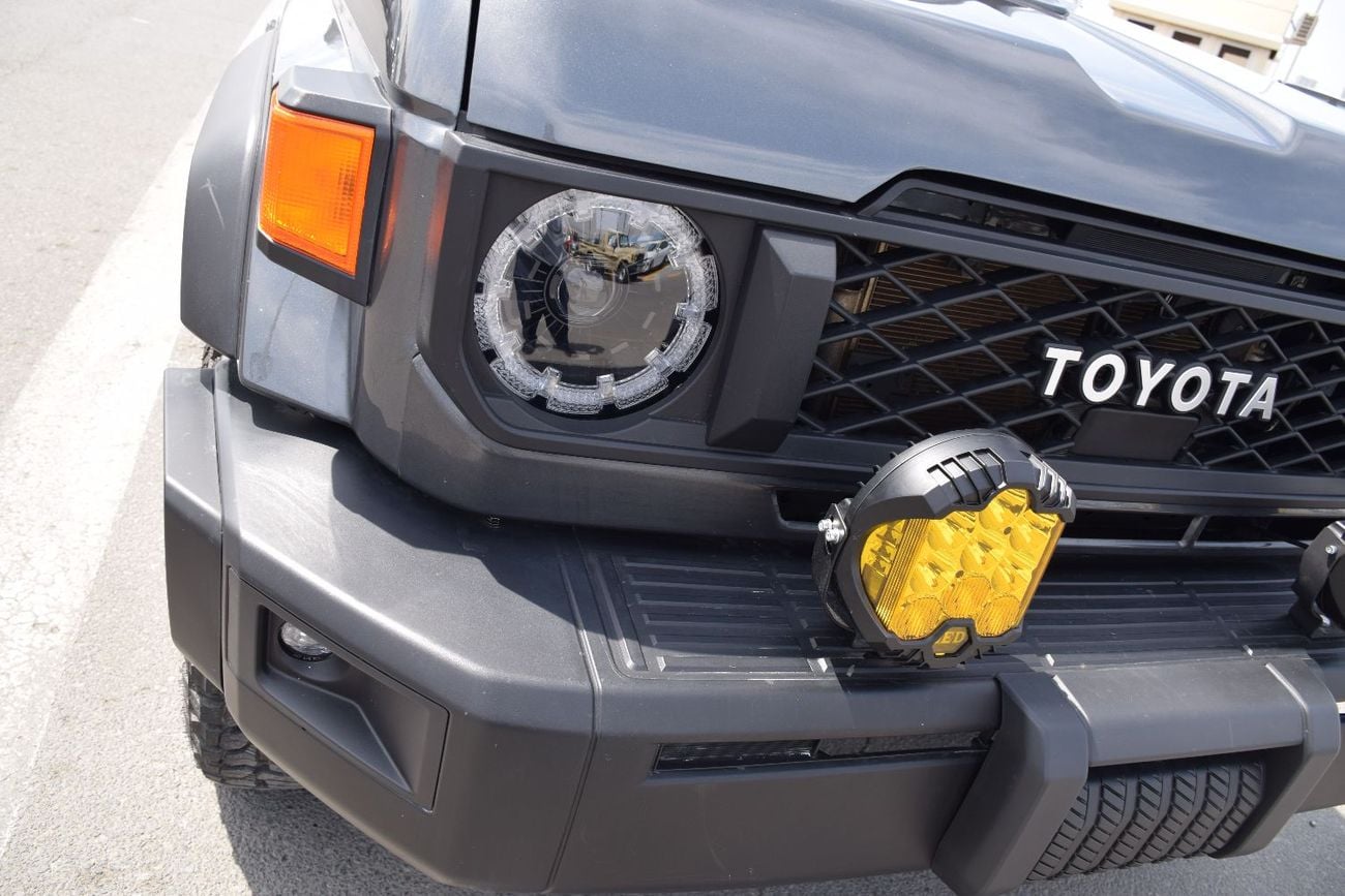 تويوتا لاند كروزر بيك آب 4.5L diesel Manual (export Only)