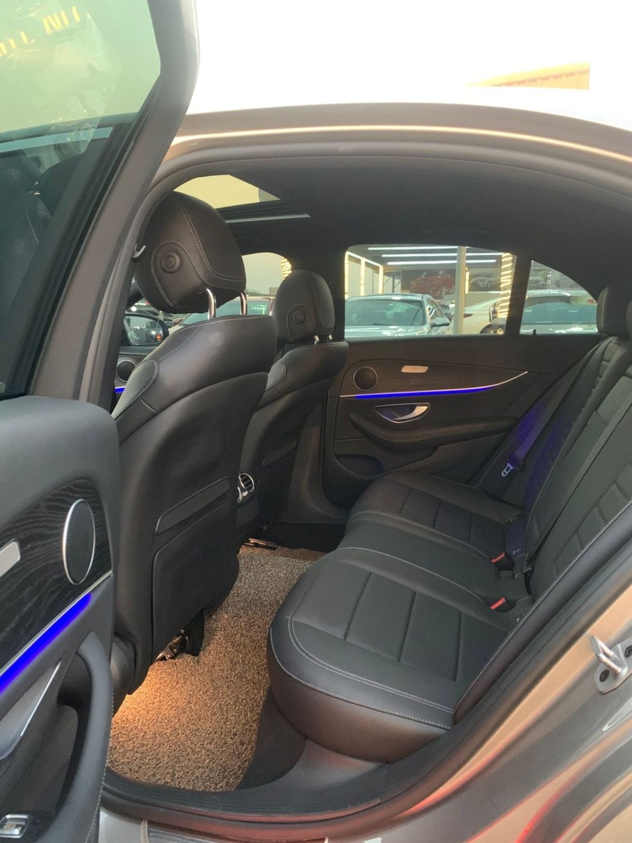 Mercedes-Benz E 250 Mercedes-Benz E250 V4 2.0L Model 2022 Price:150.000AED  Mileage:67.000 Km  Specifications: KORIAN Co