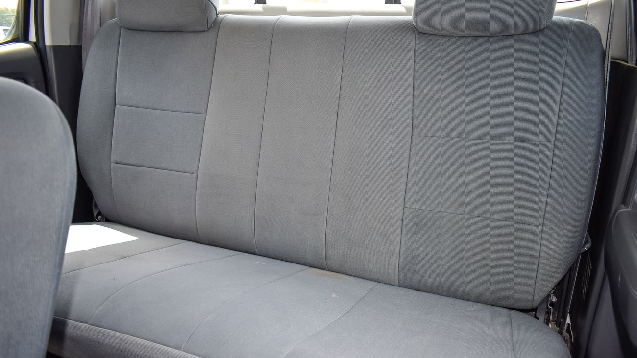 تويوتا هيلوكس GL 4X4, Manual Gear, Petrol, Accident and paint free