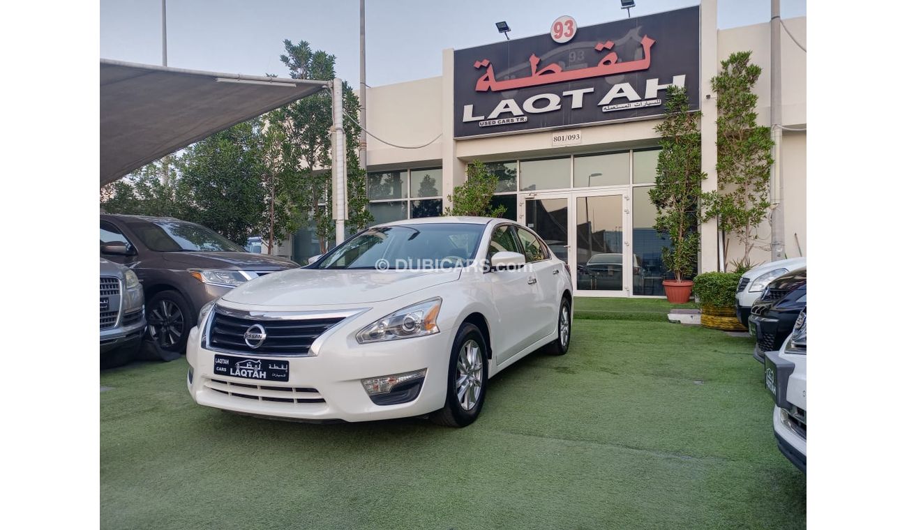 نيسان ألتيما خليجى موديل 2015 لون أبيض داخل بيج مثبت سرعة تحكم رنجات حساسات شاشة بحالة ممتازة لاتحتاج لأى مصاريف