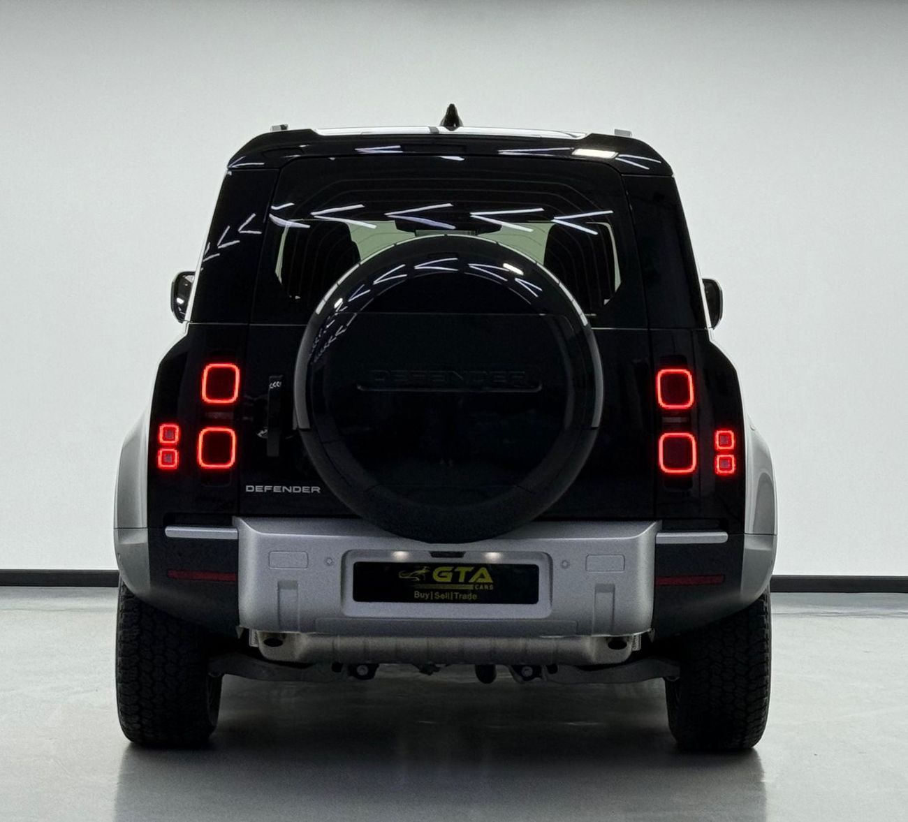 Land Rover Defender P300 110 2.0L (5 Seater) 2024 Land Rover Defender 110 P300, 2029 Land Rover Warranty, Excellent Cond