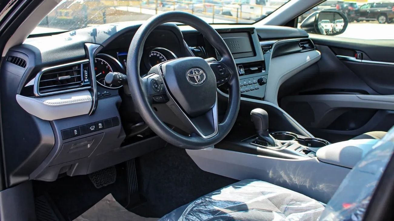 Toyota Camry LE STD 2.5L (204 HP)