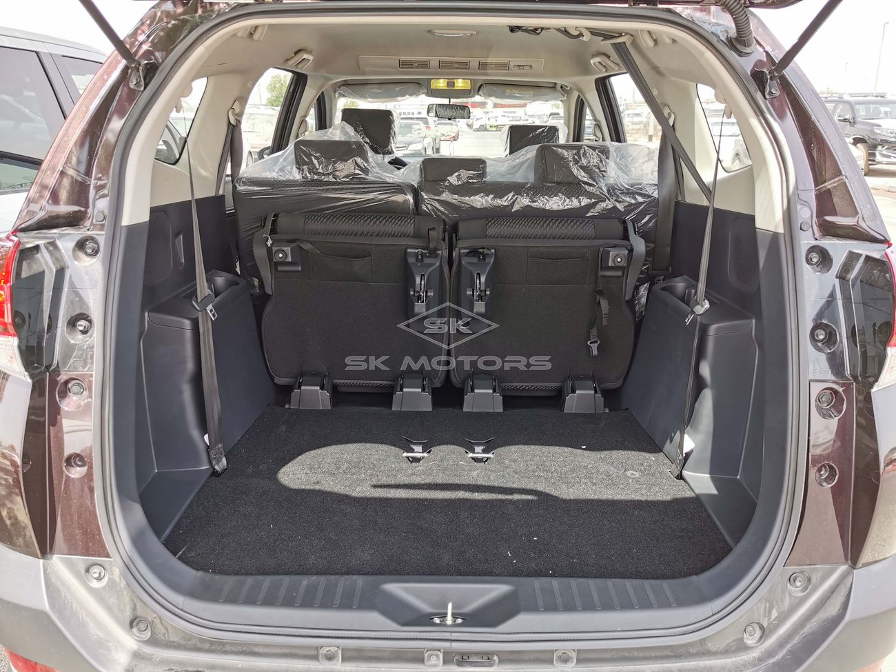 Toyota Rush 1.5L, 17" Rims, Front & Rear A/C, Fabric Seats, Parking Sensor Rear, Xenon Headlight (CODE # TRGC05)