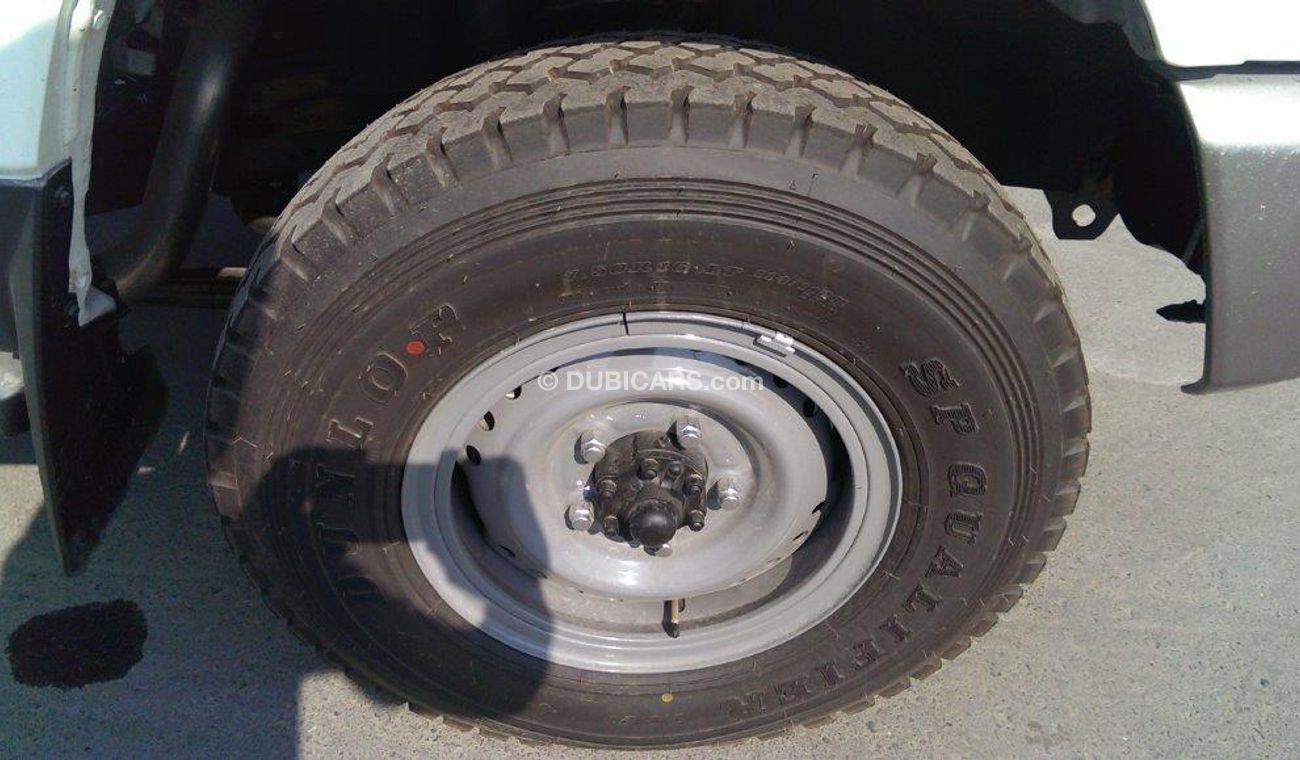 Toyota Land Cruiser 4.2L DSL, Hard Top 78 LX 13, Diesel, 13 Seats