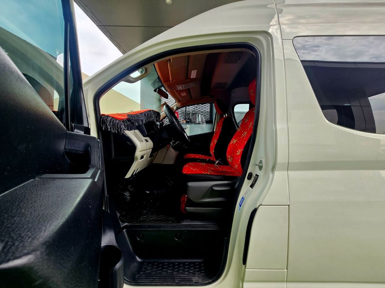 تويوتا هاياس GL PASSENGER/ PATROL MANUAL/ 3.5 V6/ LOW MILEAGE