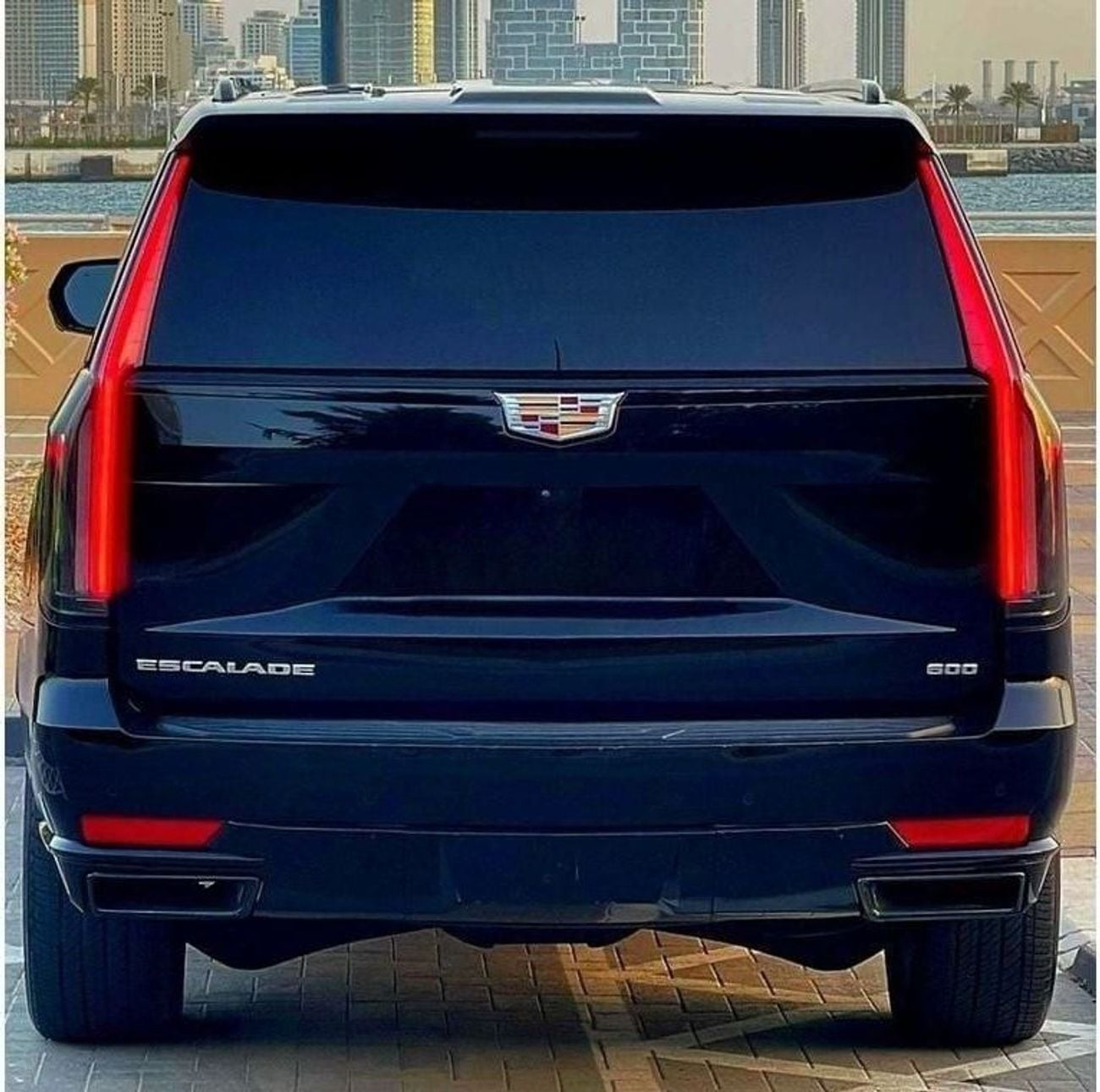 كاديلاك إسكالاد Premium Luxury Platinum 6.2L 4WD