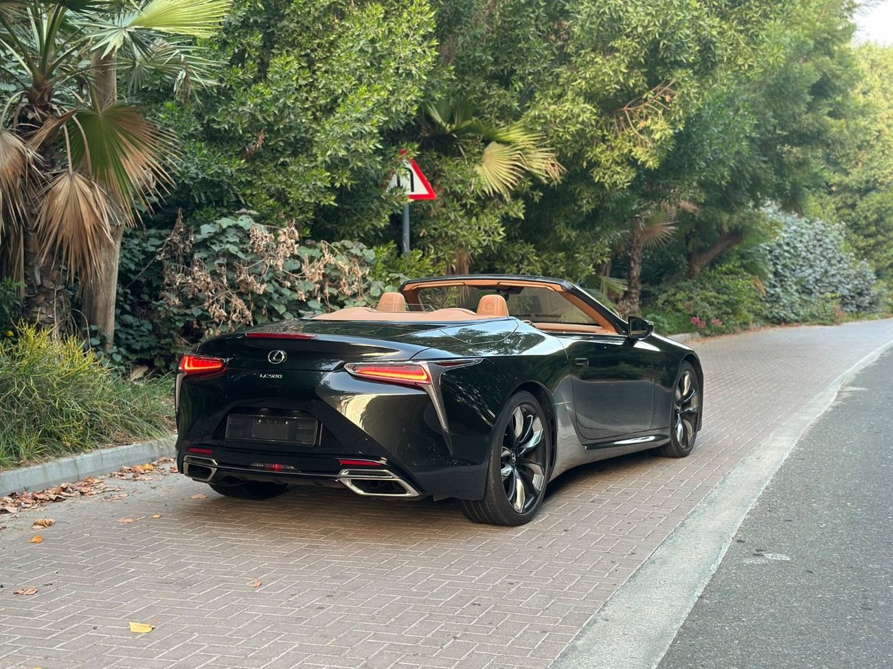 لكزس LC500 كابريوليه Titanium  5.0L