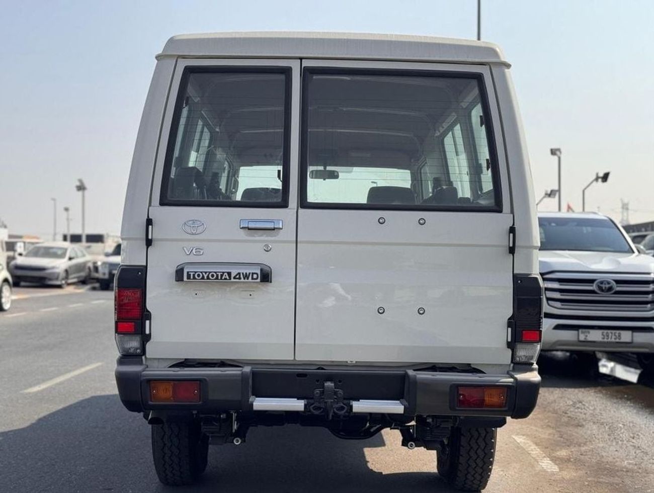 تويوتا لاند كروزر 70 78 4.0L PETROL V6 MANUAL TRANSMISSION ( ONLY FOR RE-EXPORT )