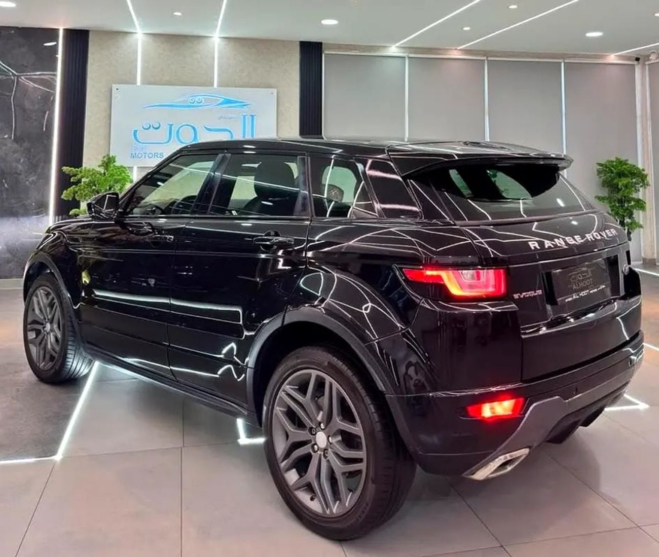 Land Rover Range Rover Evoque HSE DYNAMIC SPECIAL || TOP RANGE || GCC || GIVEN WARRANTY || UNIQUE || RED INTERIOR