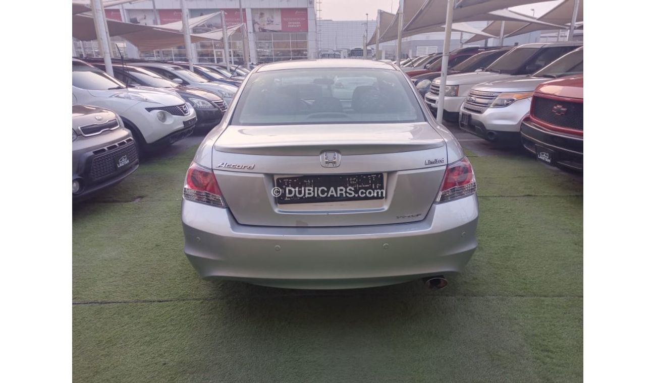 هوندا أكورد موديل 2009 خليجى مثبت سرعة تحكم رنجات جناح خلفى سنتر لوك تكييف باور بحالة ممتازةلاتحتاج لأى مصاريف