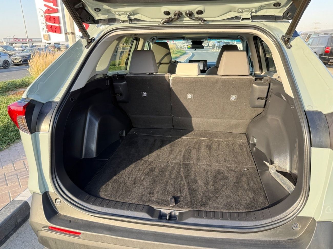 تويوتا راف ٤ XLE 2.5L