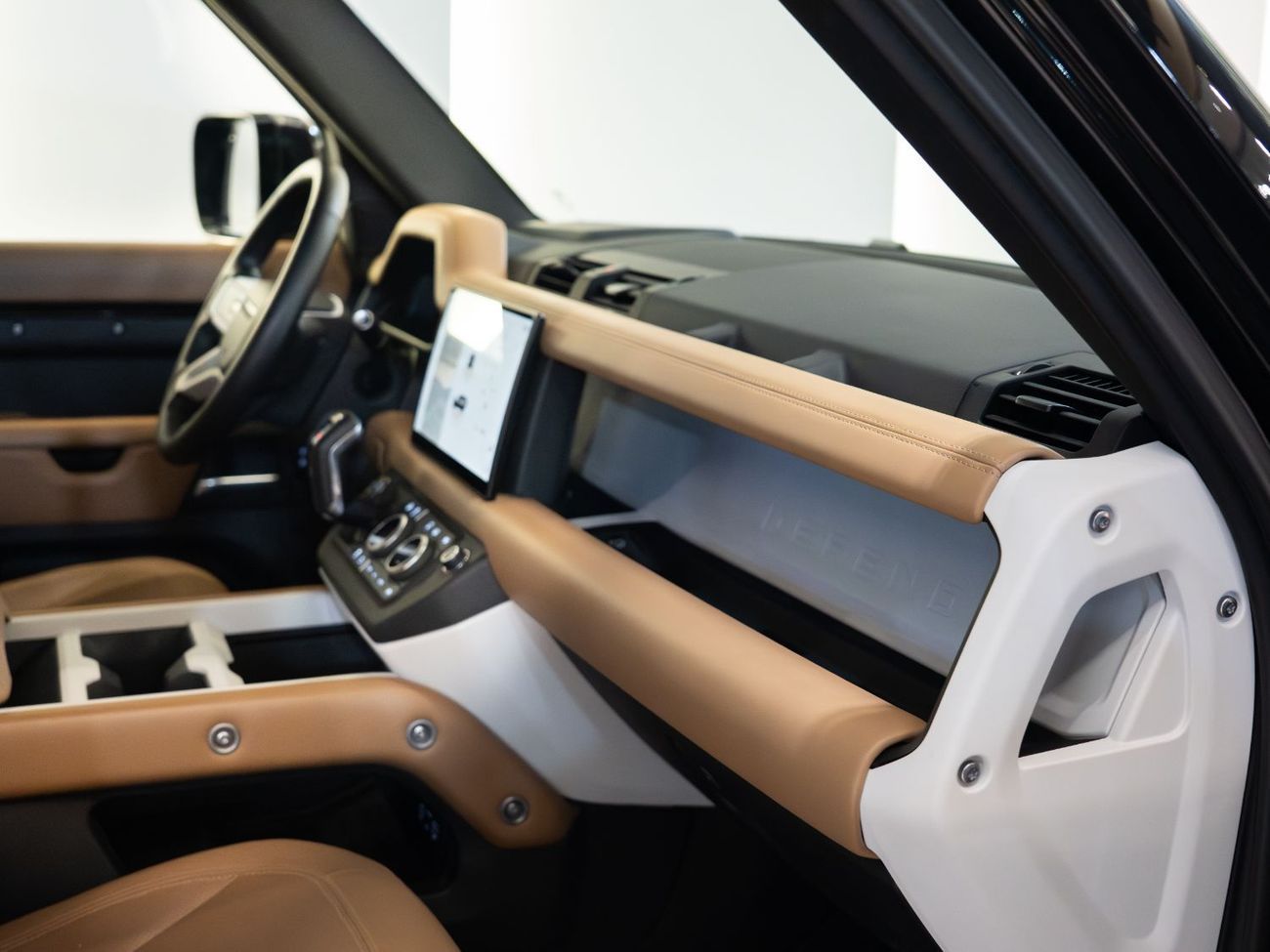 Land Rover Defender 110 X-Dynamic HSE | 2025 | GCC | Fully Loaded | 5 Years Warranty | Low Mileage