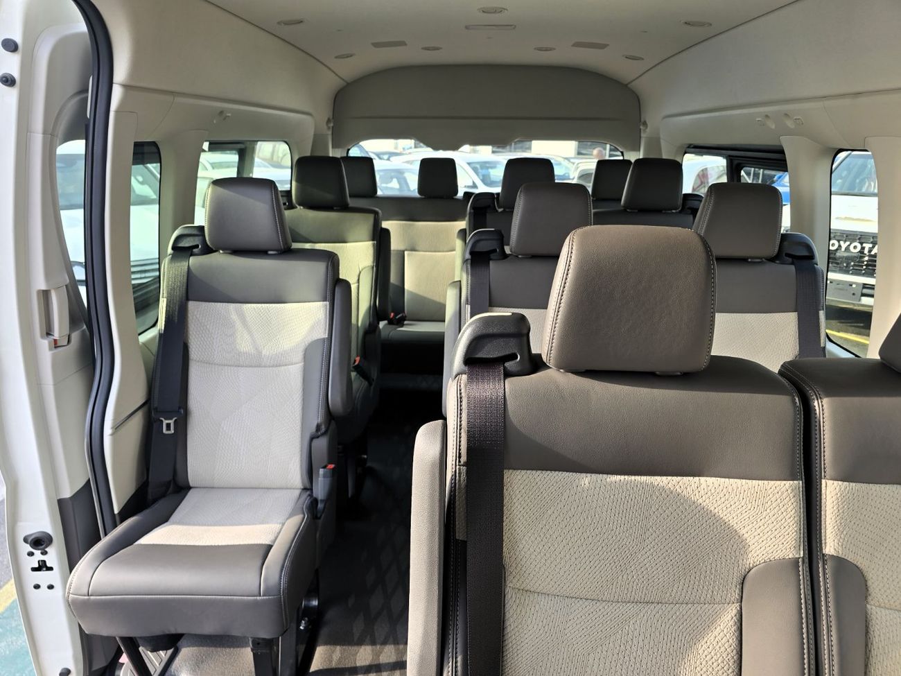 تويوتا هاياس Commuter GL  2.8L M/T Diesel 2026 Model