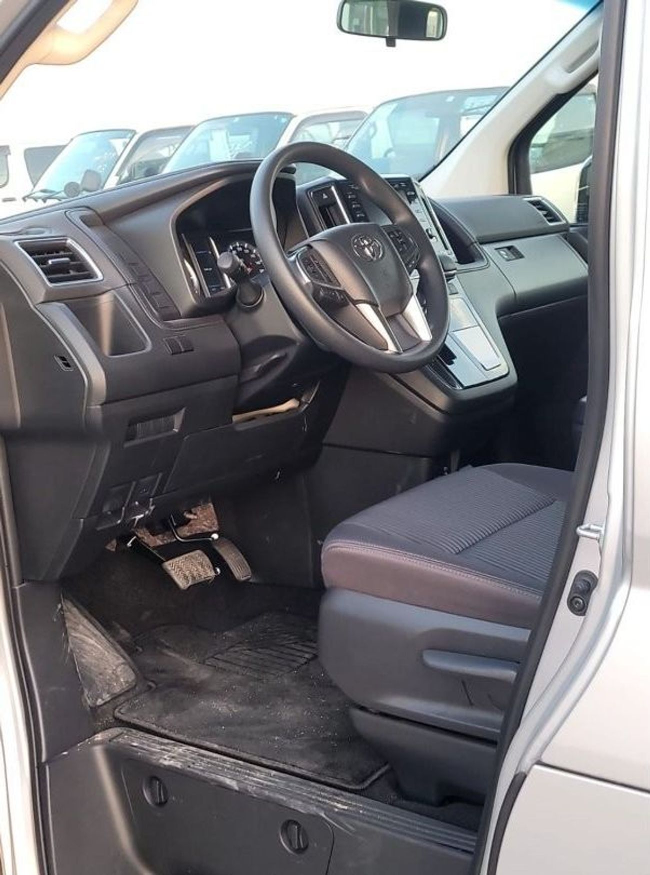 تويوتا جرافينا 3.5L PETROL AUTOMATIC 2025