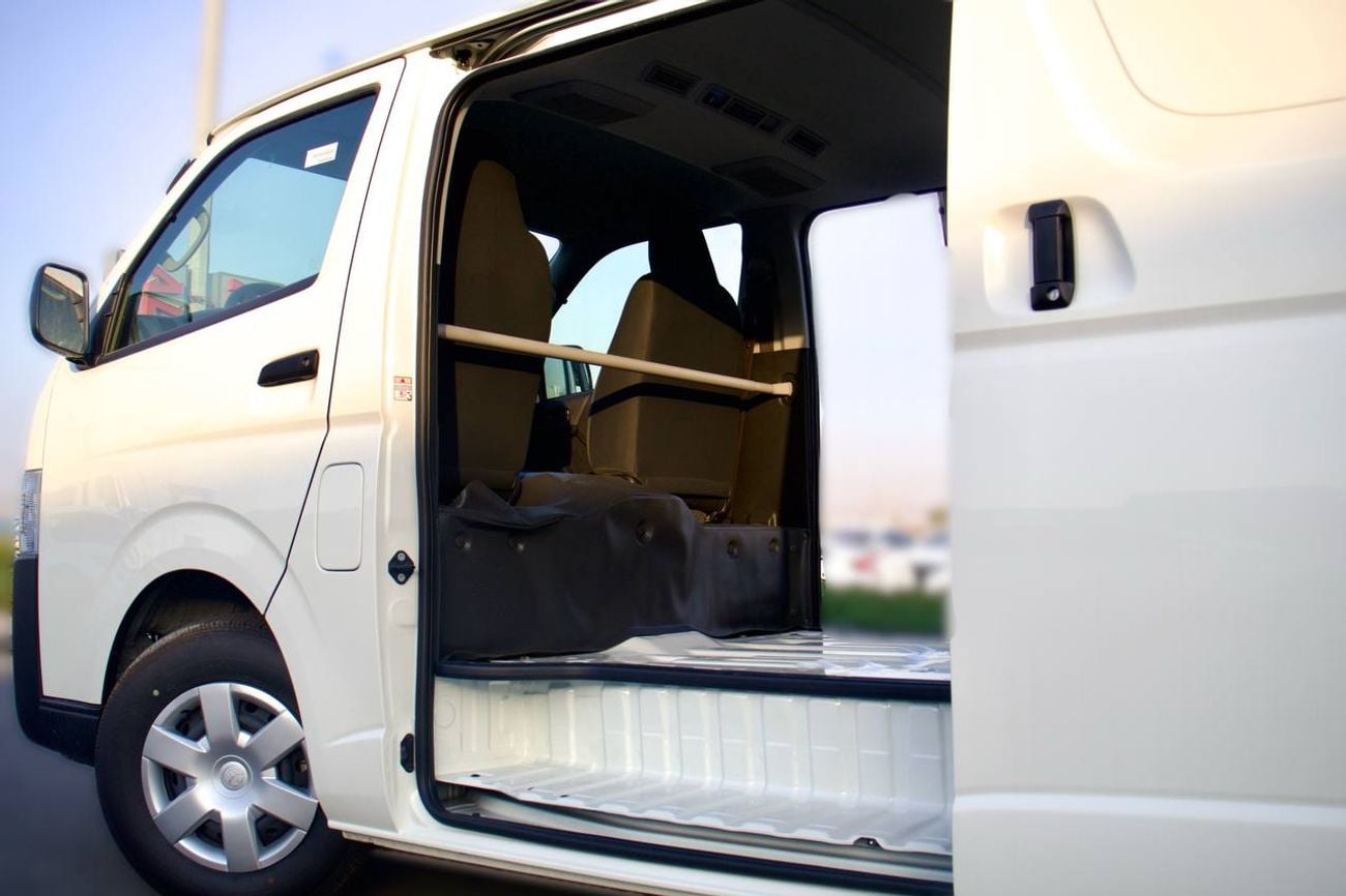 Toyota Hiace DLS - STD ROOF