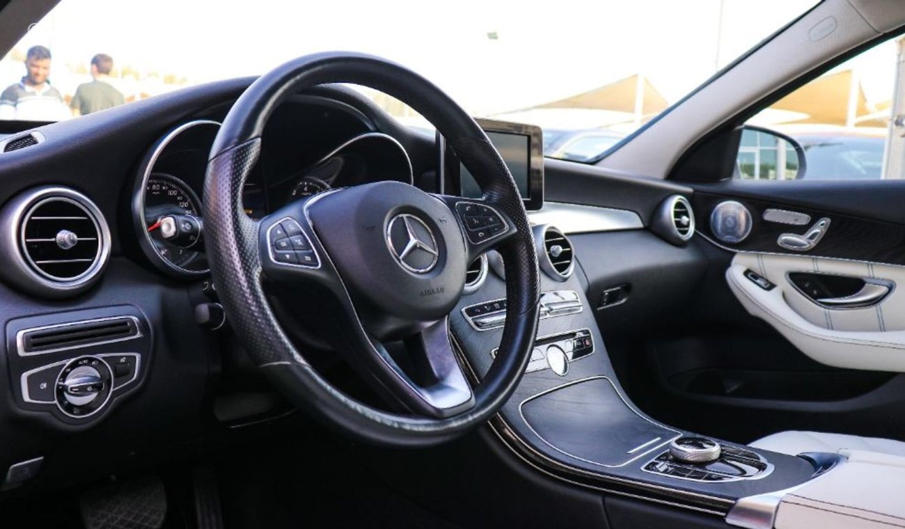 Mercedes-Benz C 300 Monthly 1600/C300/4MATIC/ORIGINAL AIRBAGS/LOW KM/PERFECT INSIDE AND OUTSIDE CONDITION/100% FINANCE