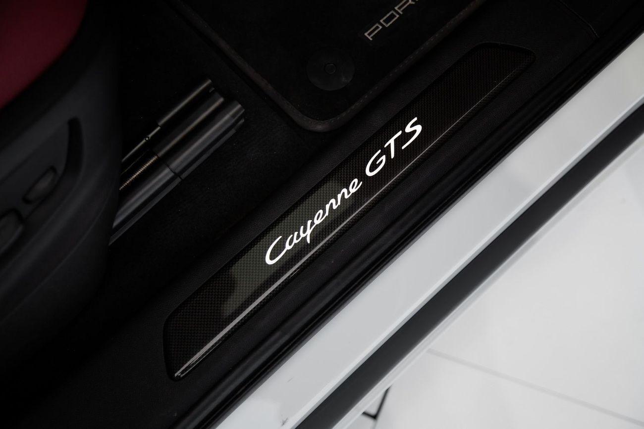 بورش كايان CARBON TRIM INTERIOR