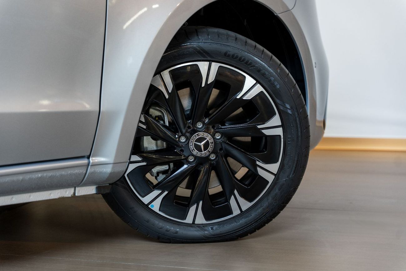 مرسيدس بنز V 300 V300 Avantgarde | 2026 | GCC 0KM | Agency Warranty | 360 View | 64 colors Ambeint Lights