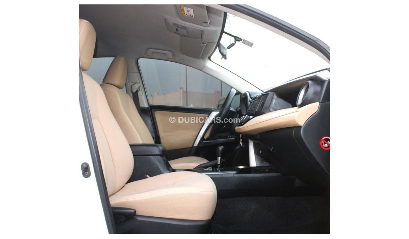 Toyota RAV4 EX Toyota rav 4 white 2016 GCC excellent condition without accident