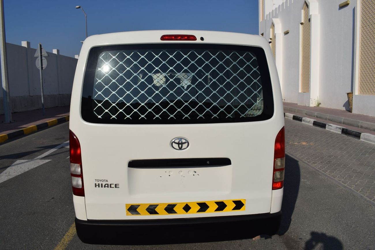 تويوتا هاياس GL - Std سقف