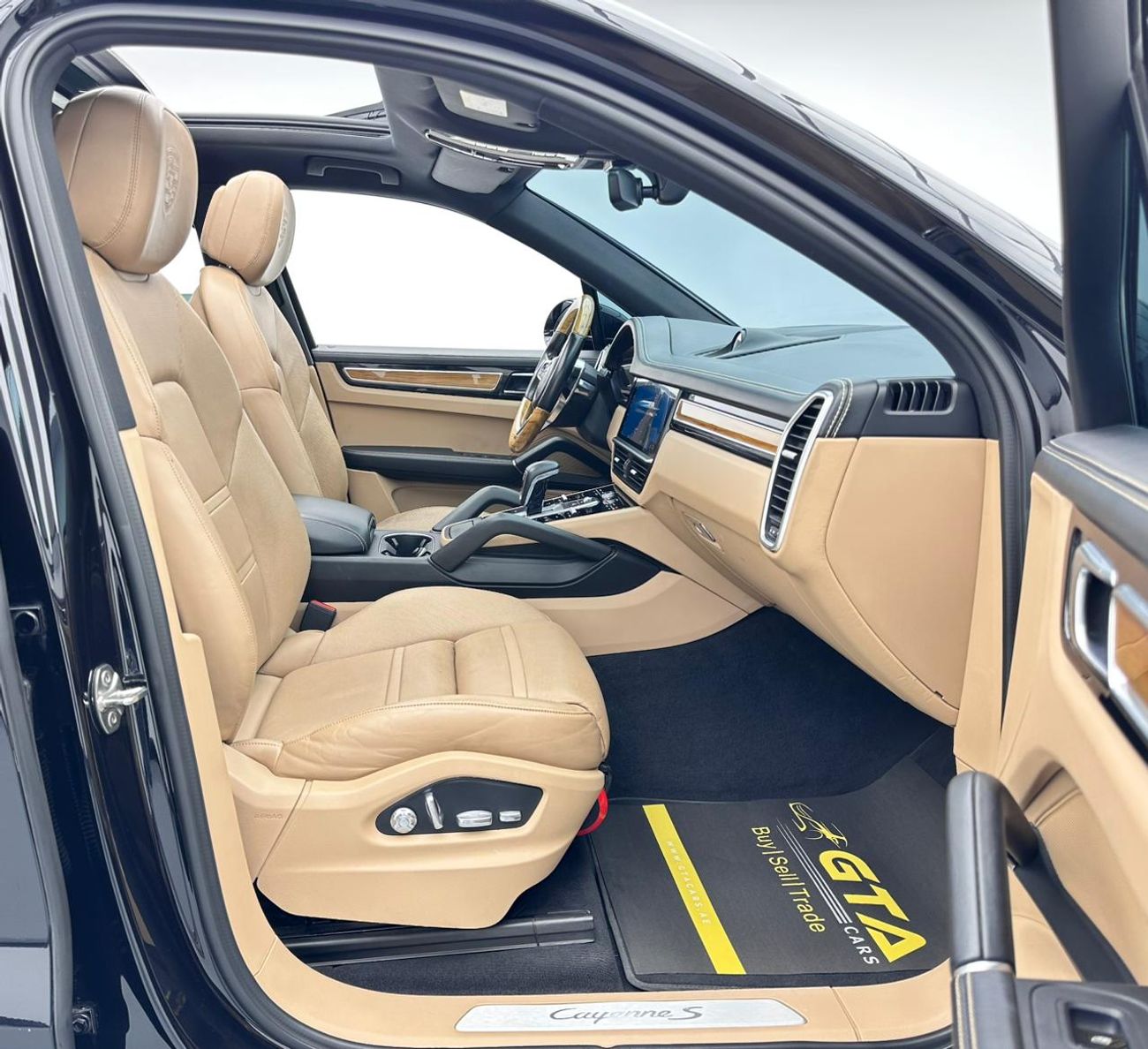 Porsche Cayenne S 2.9L (440 HP) 2019 Porsche Cayenne S, 1 Year Unlimited KM Warranty, Service History, Excellent Con