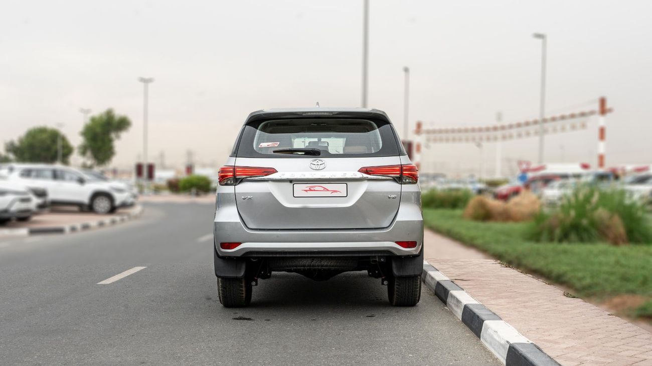 تويوتا فورتونر 2026 Toyota Fortuner VX 4.0L AT petrol (Silver-Tan)