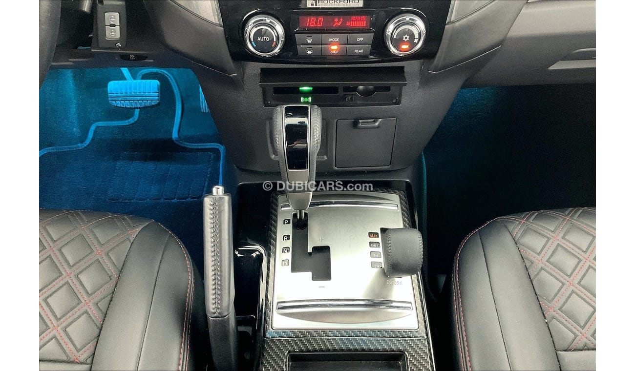 ميتسوبيشي باجيرو Signature Edition