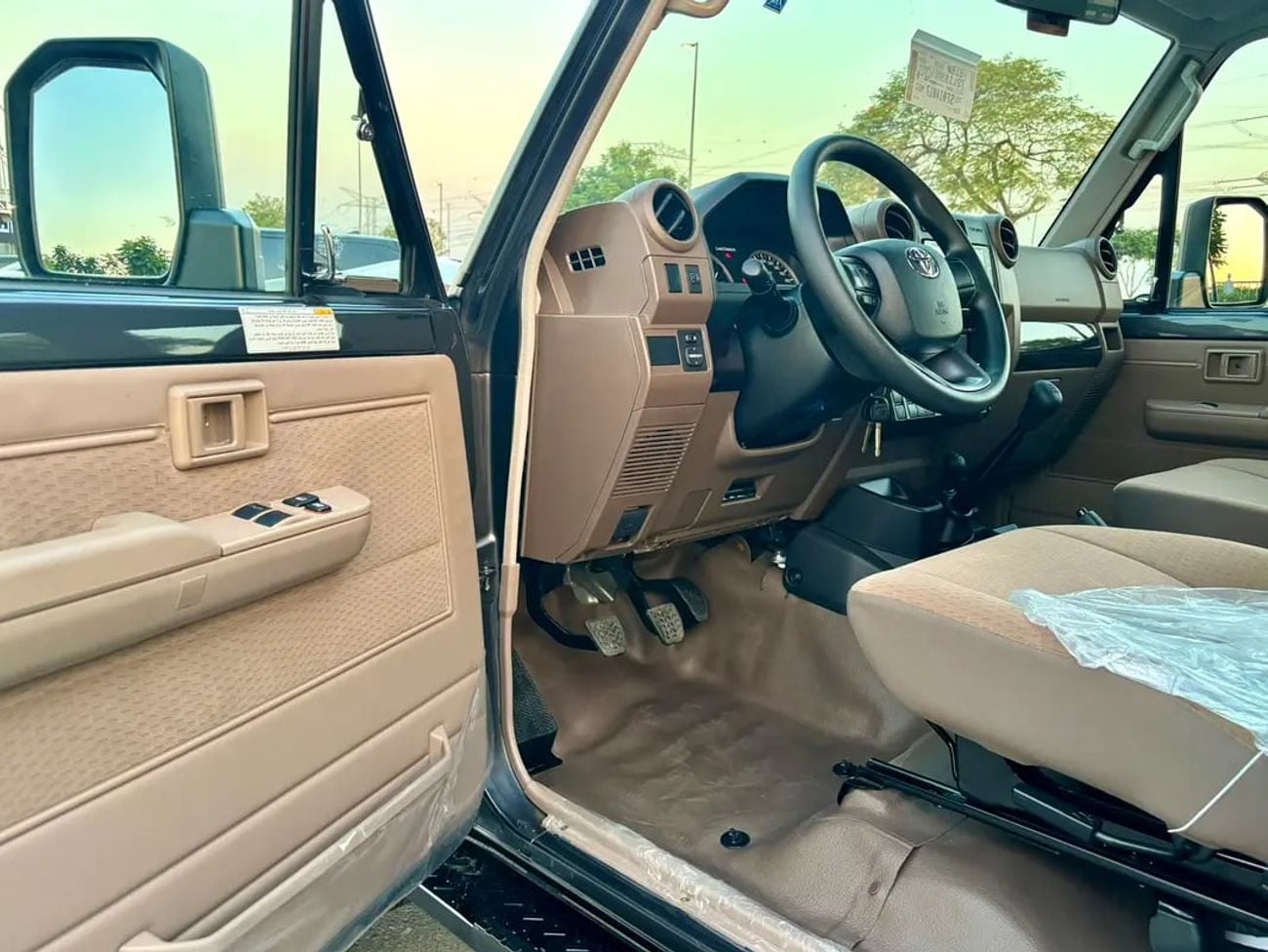 Toyota Land Cruiser 70 HT VXR LC 71 LX 4.0L GCC Specs SAUDI