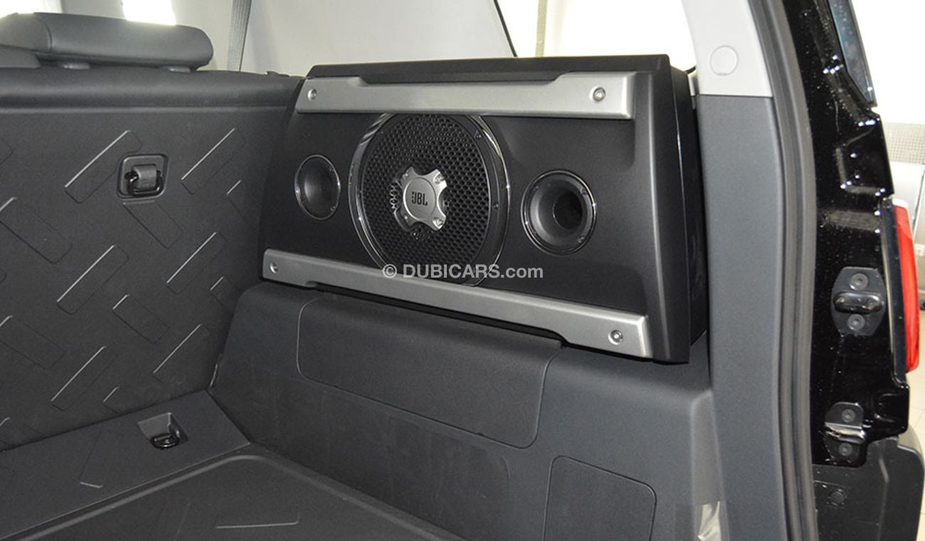 Toyota FJ Cruiser 4.0 V6 WITH JBL SOUND SYSTEM