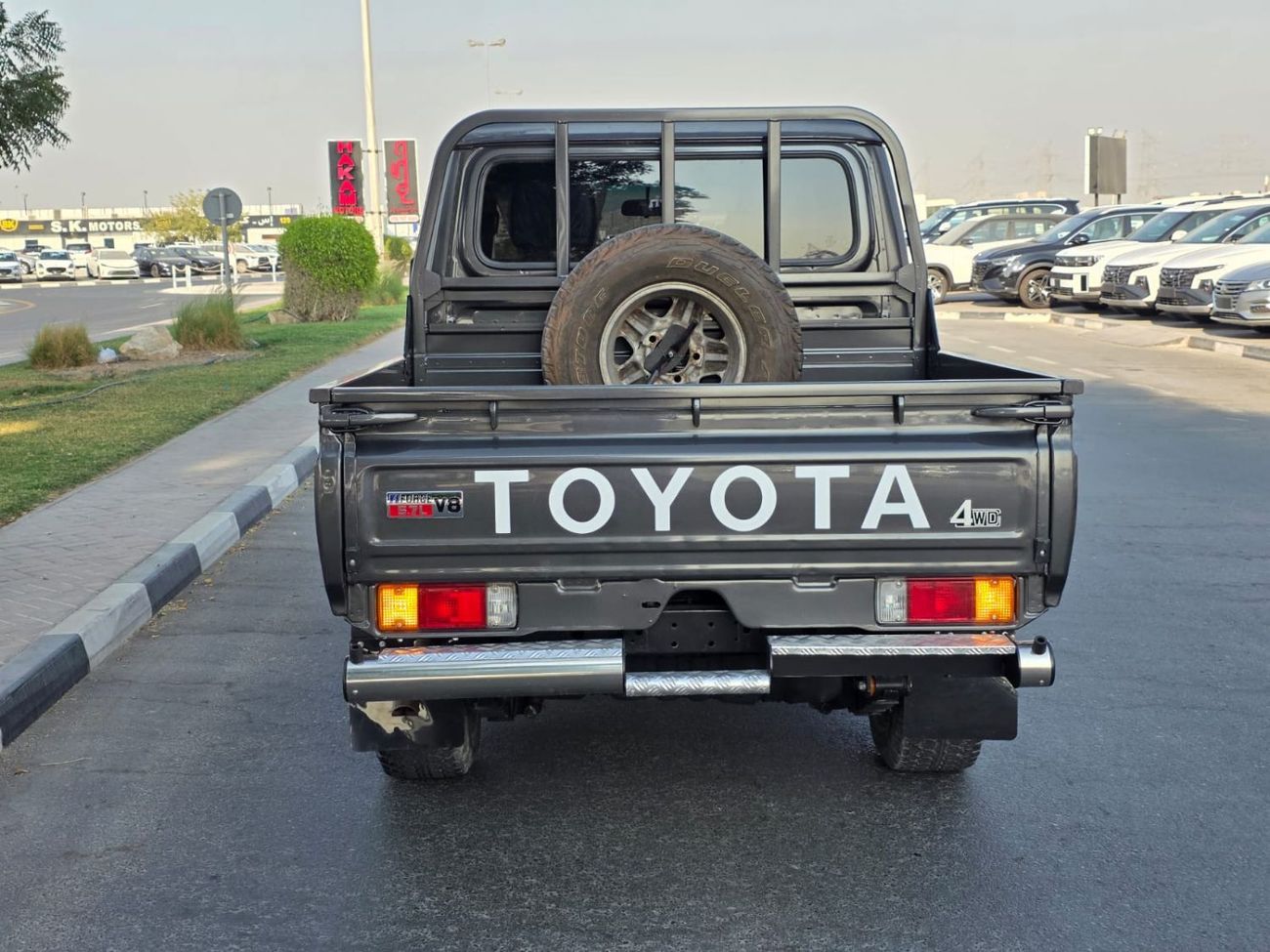 Toyota Land Cruiser Pick Up diesel 4.5 liter ,right hand ,drive 2017 model ,shape 2024 ,only for export available