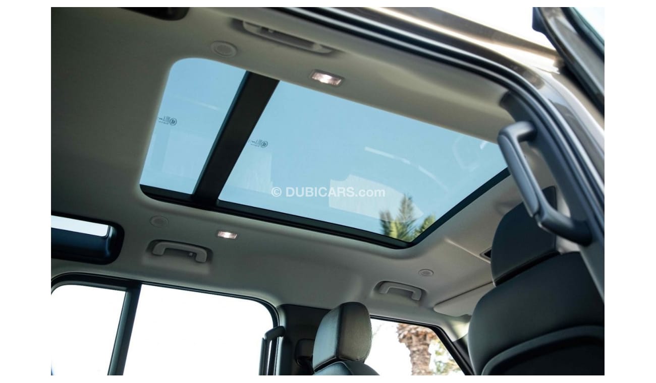 Land Rover Defender 2023 Land Rover Defender 2.0L - Gondwana Inside Black