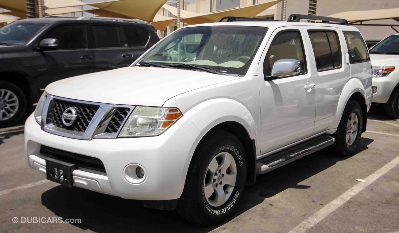 Nissan Pathfinder SE