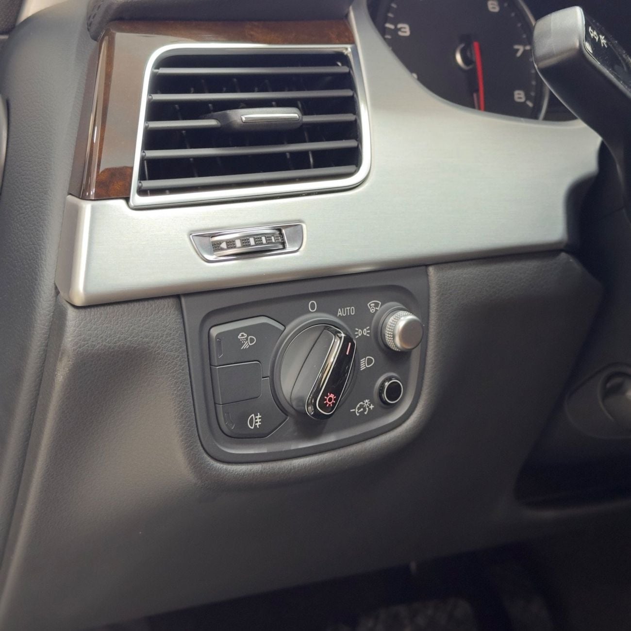 Audi A8 L 60 TFSI quattro Rear Package 4.0L