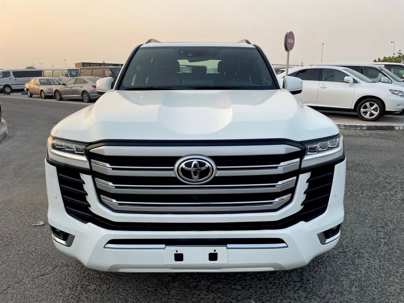 تويوتا لاند كروزر VXR 2022 Model TWIN TURBO 3.5L ENGINE FULL OPTION VERY CLEAN AND PERFECT CONDITION