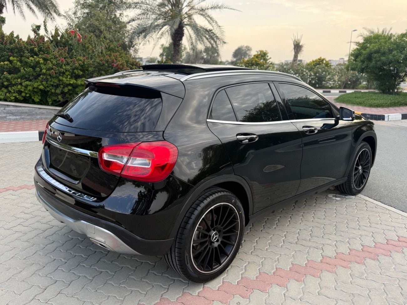 Mercedes-Benz GLA 250 Std 2.0L (208 HP)