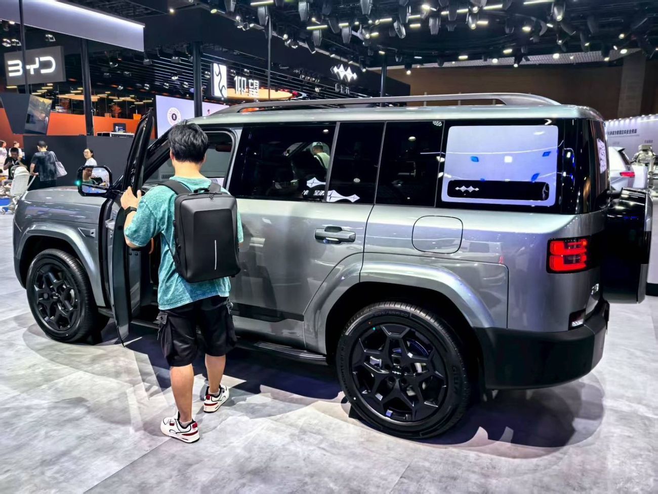 بي واي دي ليوبارد تيتانيوم 7 