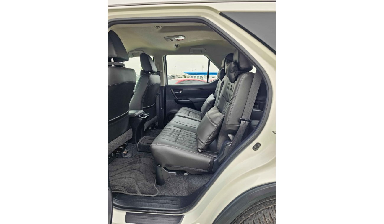 Toyota Fortuner // EXR // V4 // LEATHER SEATS // NON ACCIDENT (LOT # 98021)