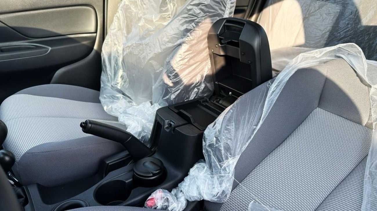 Mitsubishi L200 Mitsubishi L200 P DC 4WD 2.4L GLX 5MT ( export only )