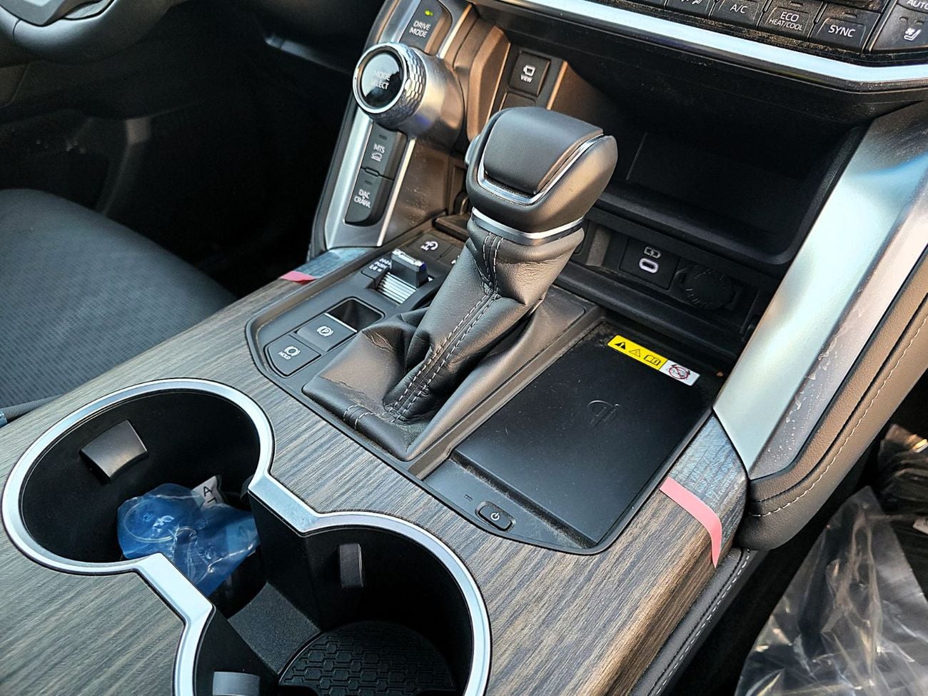Toyota Land Cruiser VX Toyota land cruiser Vx 3.5l turbo 4*4 A/T  Black color inside black 2026