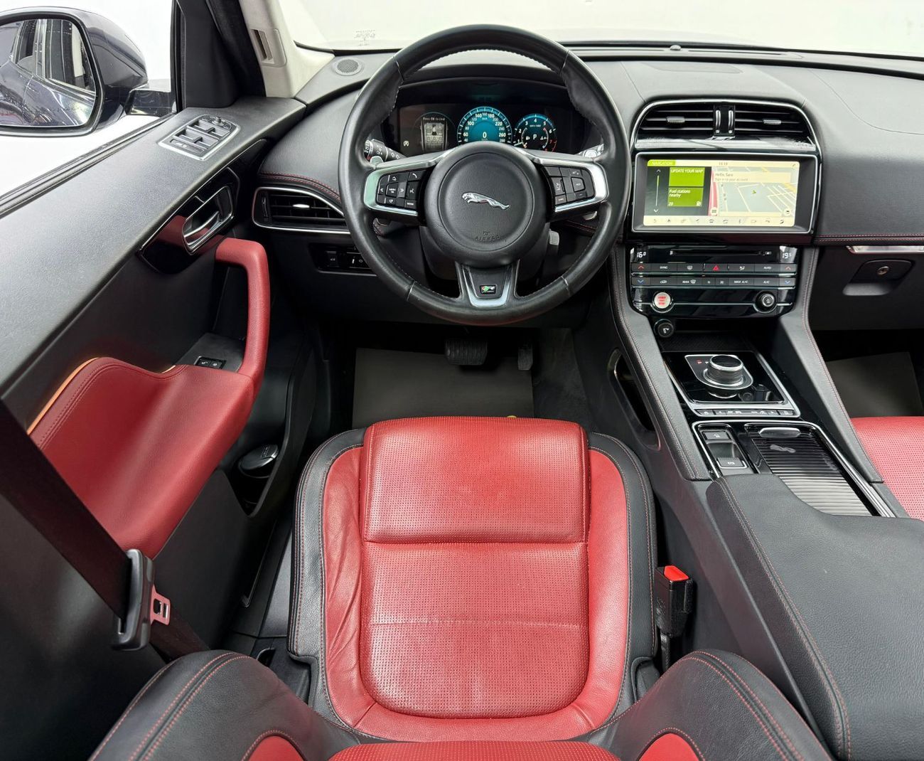 Jaguar F Pace R-Sport 2.0L 2018 Jaguar F-Pace R-Sport, Full Service History, GCC