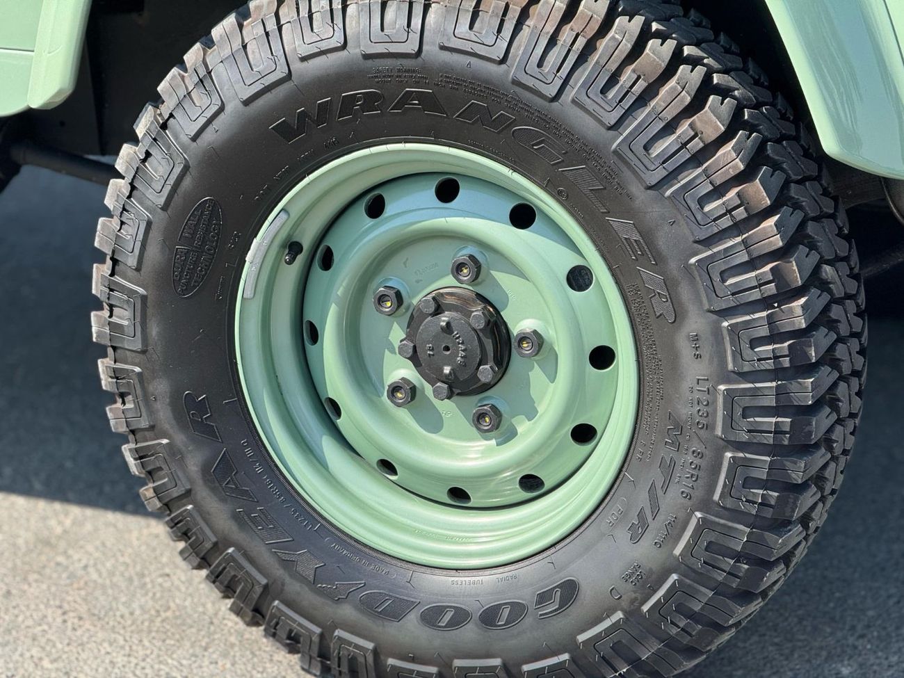 Land Rover Defender GERMAN SPEC LESS KILOMETER