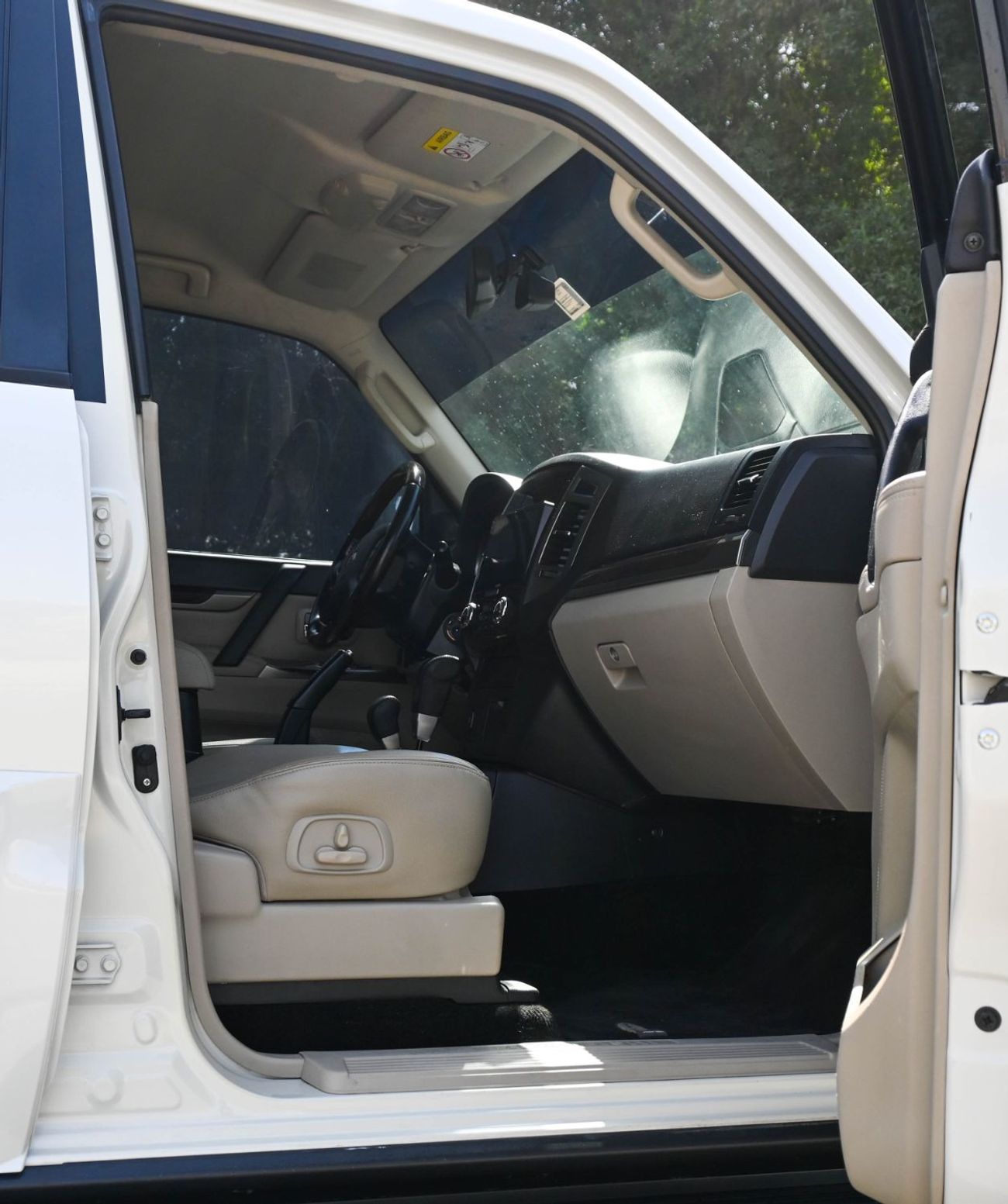 Mitsubishi Pajero GLS Mid 3.8L (274 HP) Mitsubishi Pajero 3.8L 2020 GCC Original Paint accident-free